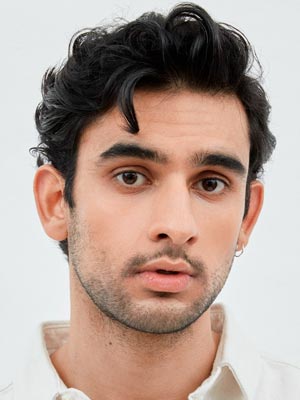 Зэйн Икбал в роли Рави Сингха